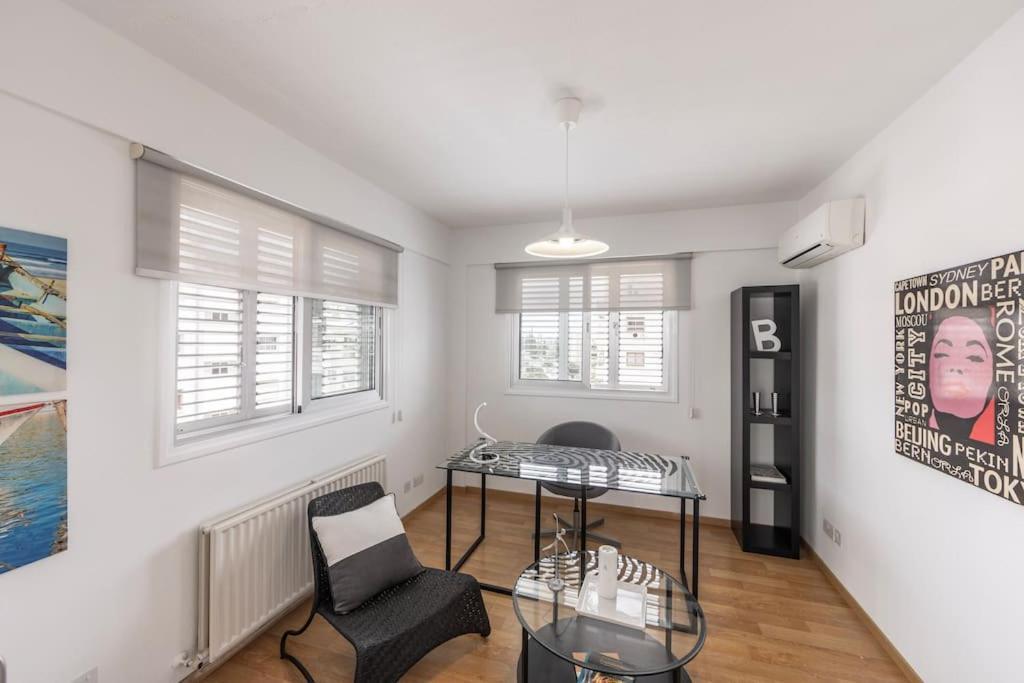 Luxurious Bright & Stylish 2Br With Office In Nicosia Apartment Bagian luar foto