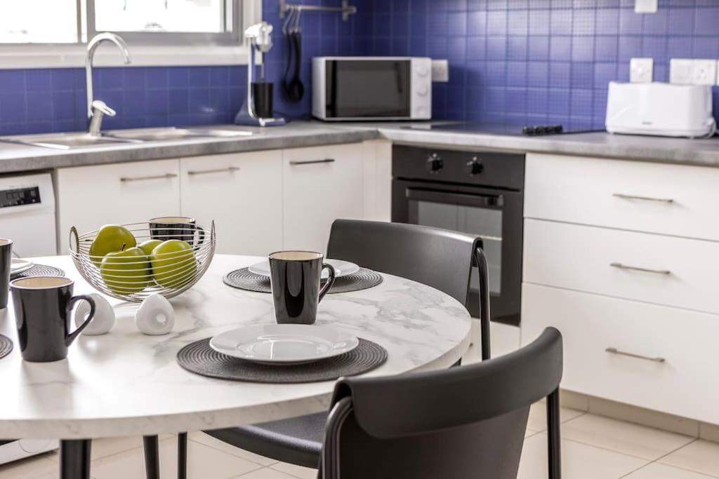 Luxurious Bright & Stylish 2Br With Office In Nicosia Apartment Bagian luar foto