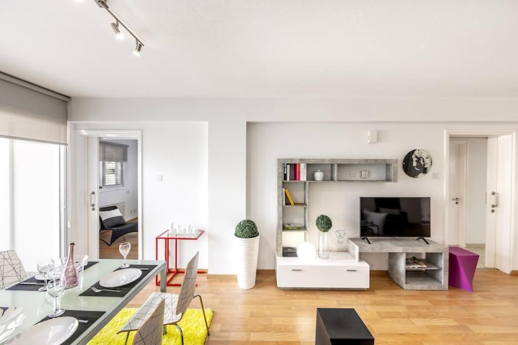Luxurious Bright & Stylish 2Br With Office In Nicosia Apartment Bagian luar foto