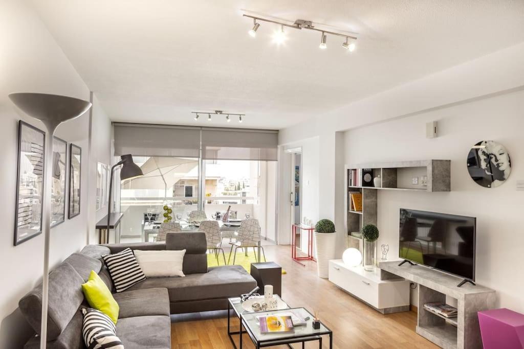 Luxurious Bright & Stylish 2Br With Office In Nicosia Apartment Bagian luar foto