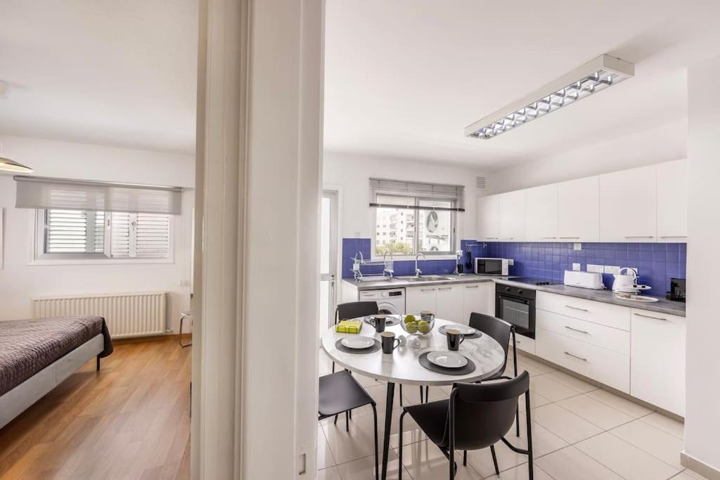 Luxurious Bright & Stylish 2Br With Office In Nicosia Apartment Bagian luar foto