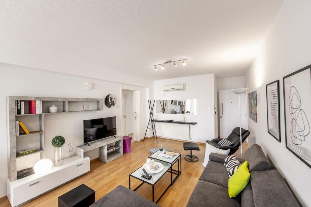Luxurious Bright & Stylish 2Br With Office In Nicosia Apartment Bagian luar foto